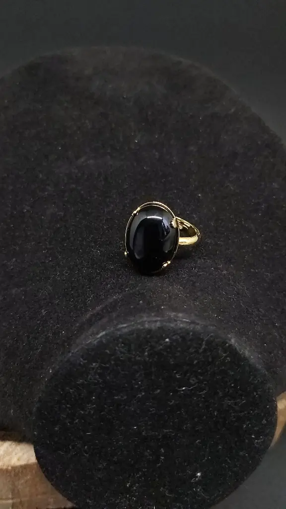 #PU.BA.BCO.12 Onyx Noir, montage doré.webp