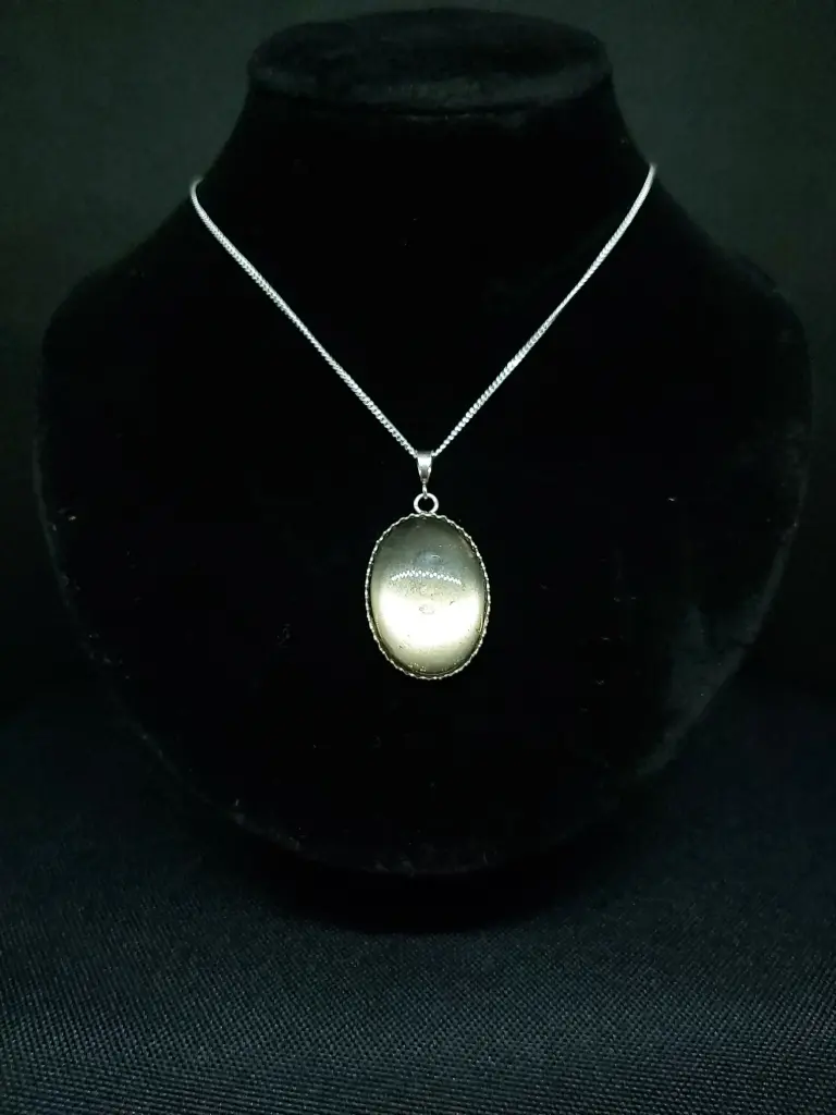 CEL03.Pendentif cabochon 25x18 mm