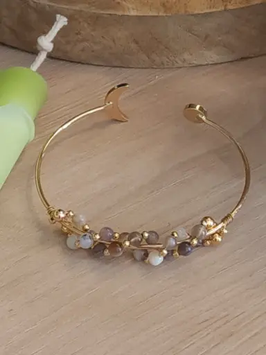 BRESO02.Bracelet jonc demie lune et perles